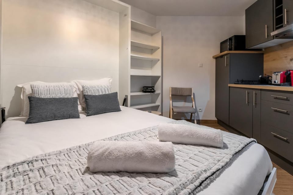 Bed, Bedroom