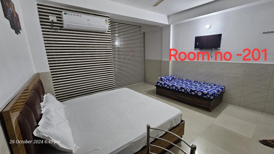TV and multimedia, Photo of the whole room, Bedroom