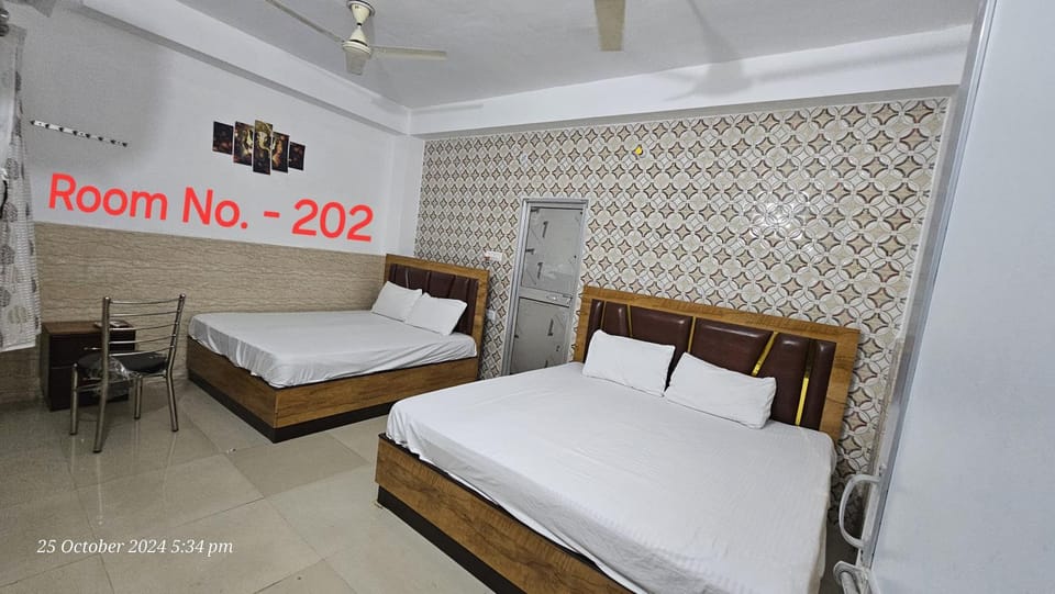 Bed, Photo of the whole room, Bedroom, air conditioner