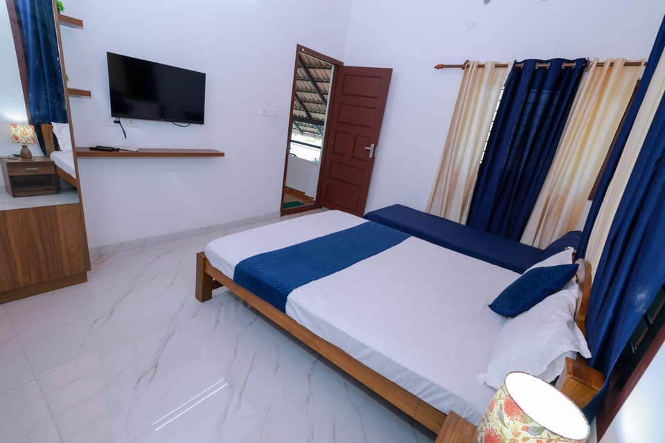 Bed, TV and multimedia, Bedroom