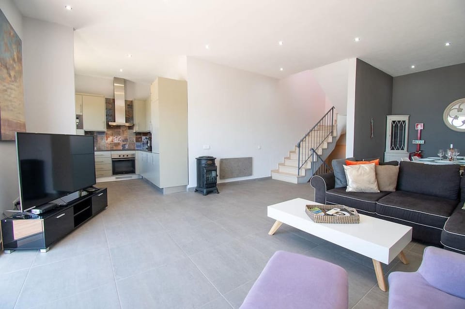 Communal lounge/ TV room, Living room