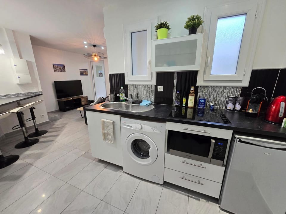 oven, stove, toaster, washing machine