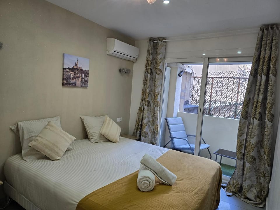 Bed, Photo of the whole room, Bedroom, towels, air conditioner