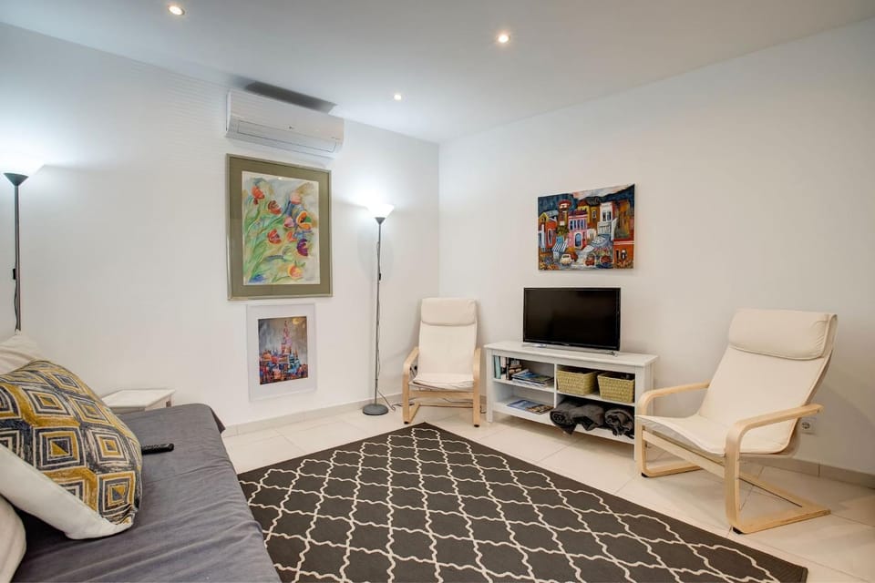Communal lounge/ TV room, Living room