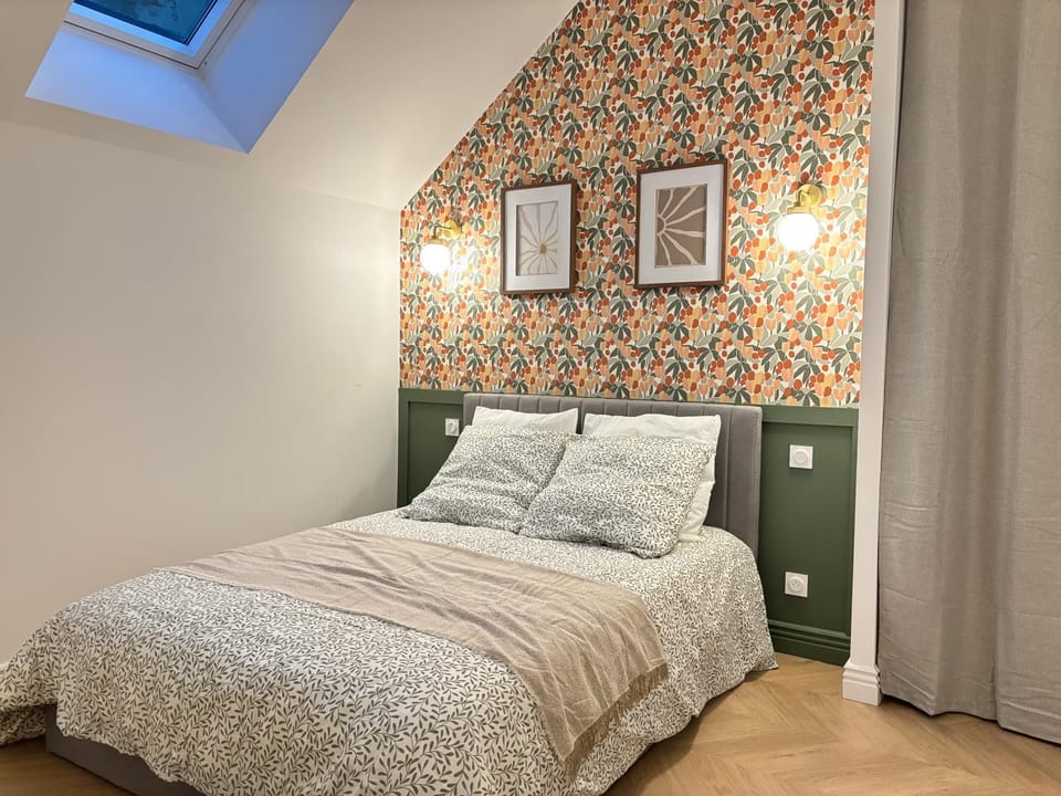 Bed, Photo of the whole room, Bedroom