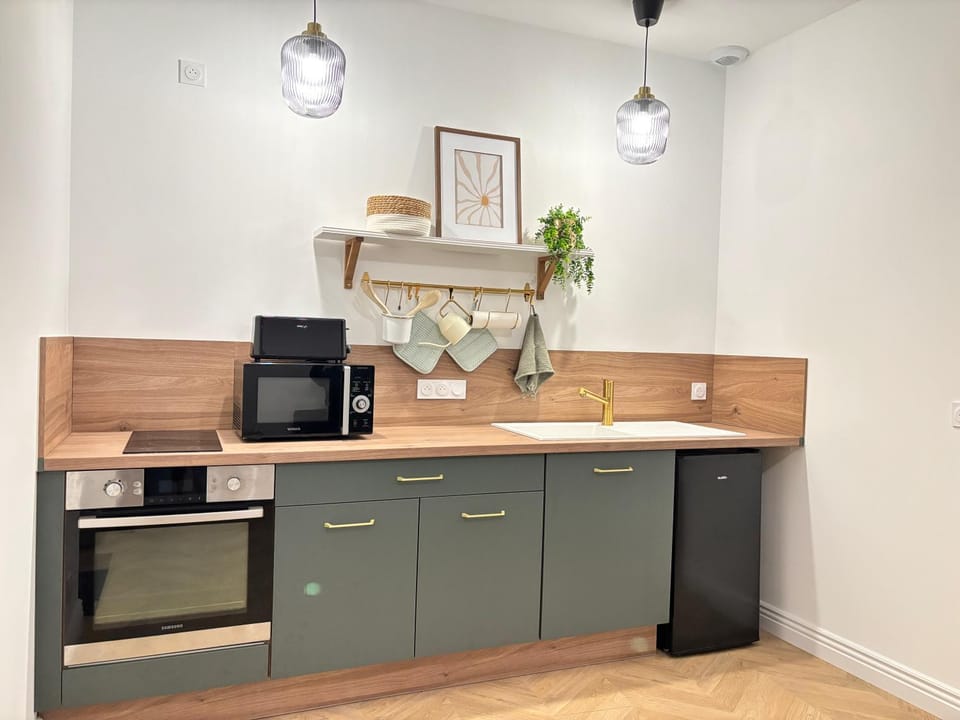 Kitchen or kitchenette
