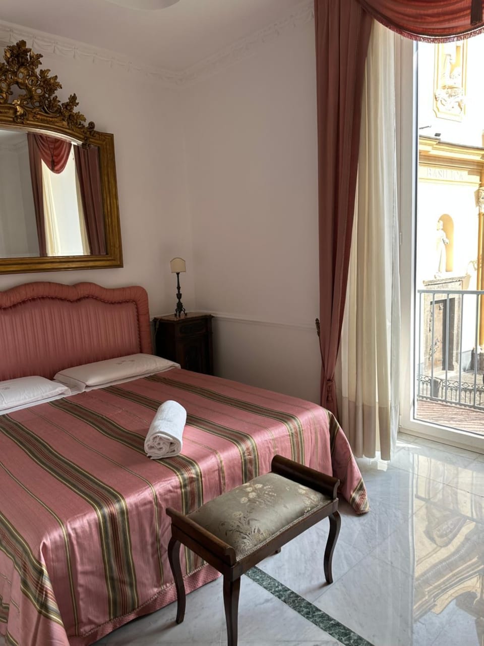 Luxury suite on the square Apartment in Campania