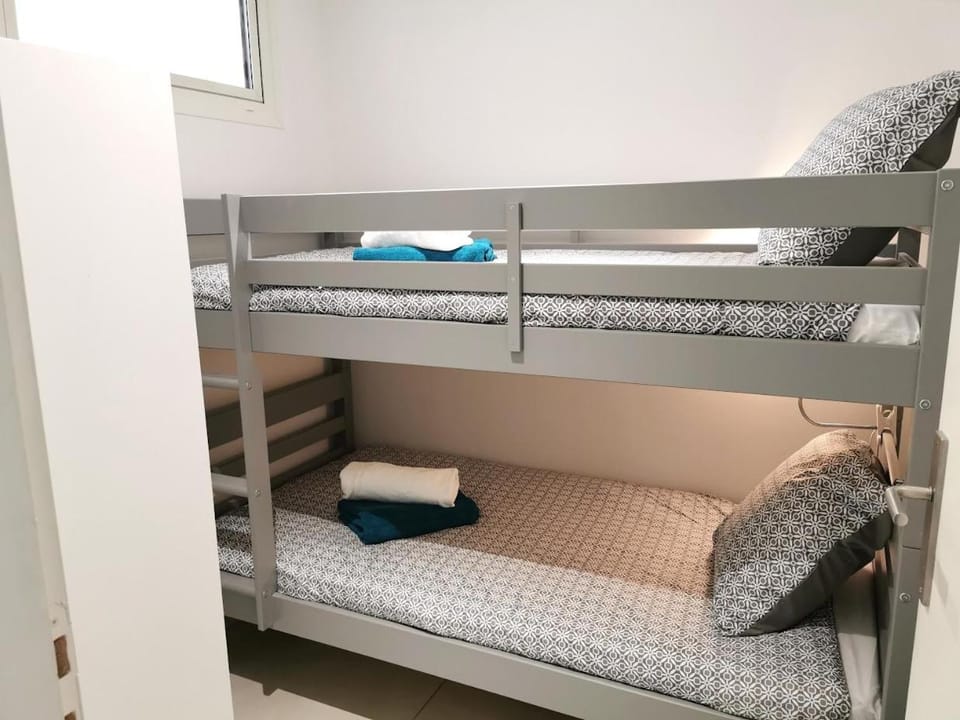 Bedroom, bunk bed