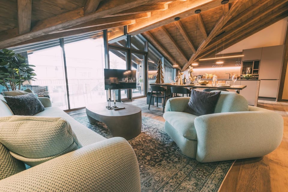 TV and multimedia, Kitchen or kitchenette, Living room, Seating area