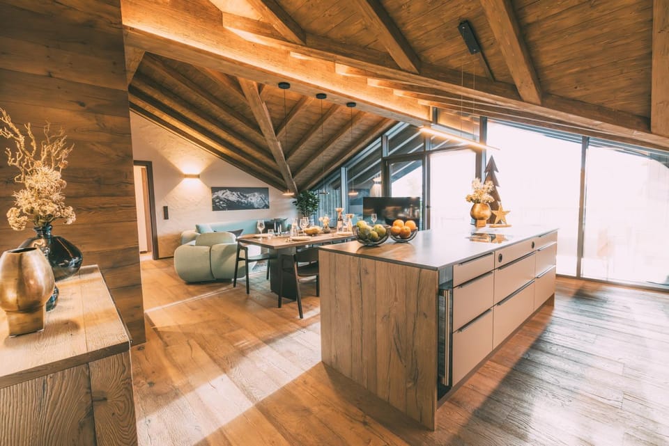 Kitchen or kitchenette, Living room, Seating area, Dining area