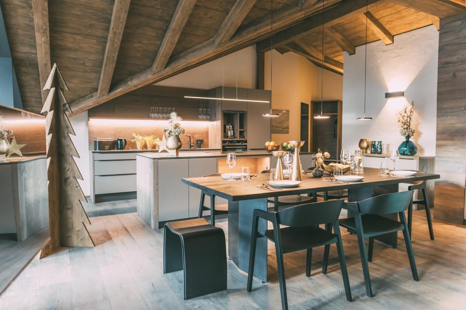 Kitchen or kitchenette, Dining area, dishwasher, oven, stove