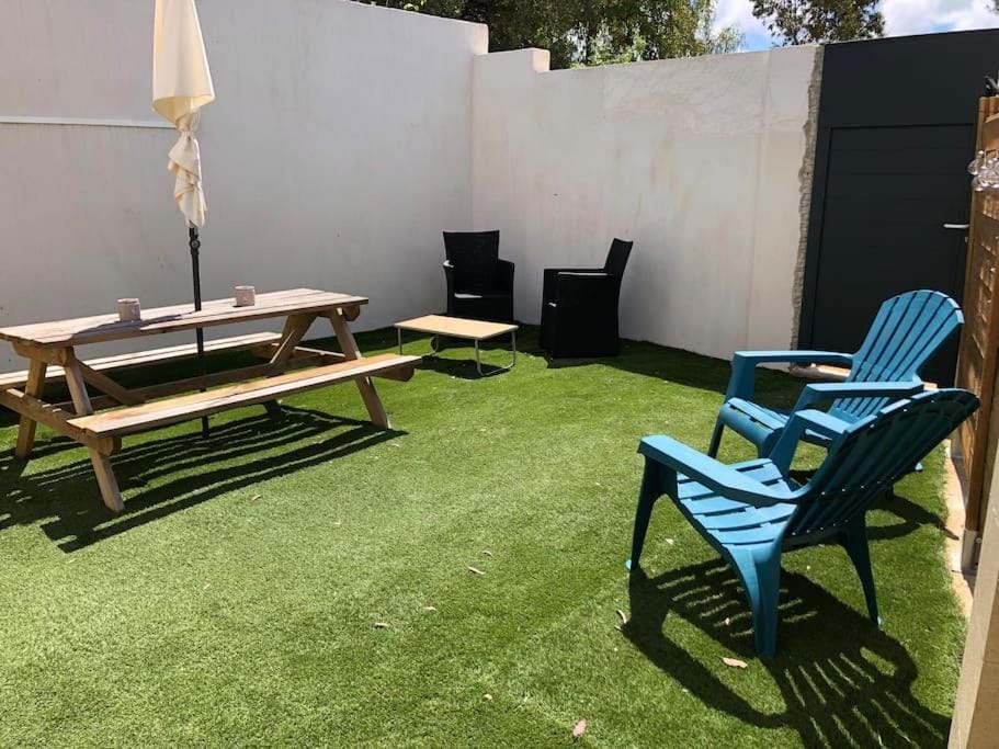 Patio, Day, Garden, Balcony/Terrace, Living room, Dining area, Garden view, sunbed