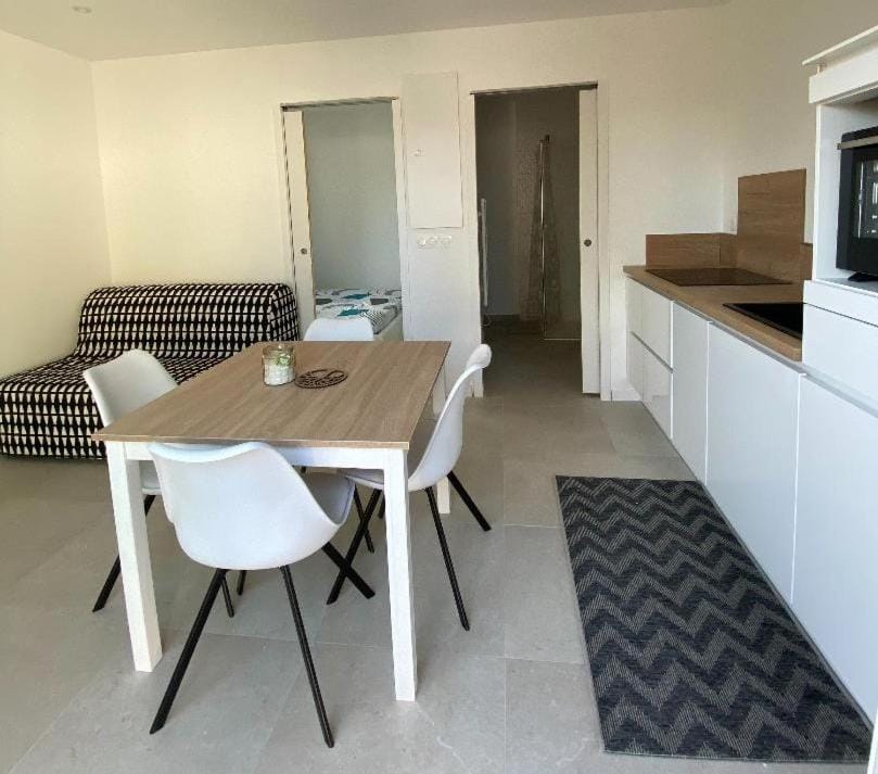 Dining area, Meals, stove, kitchen