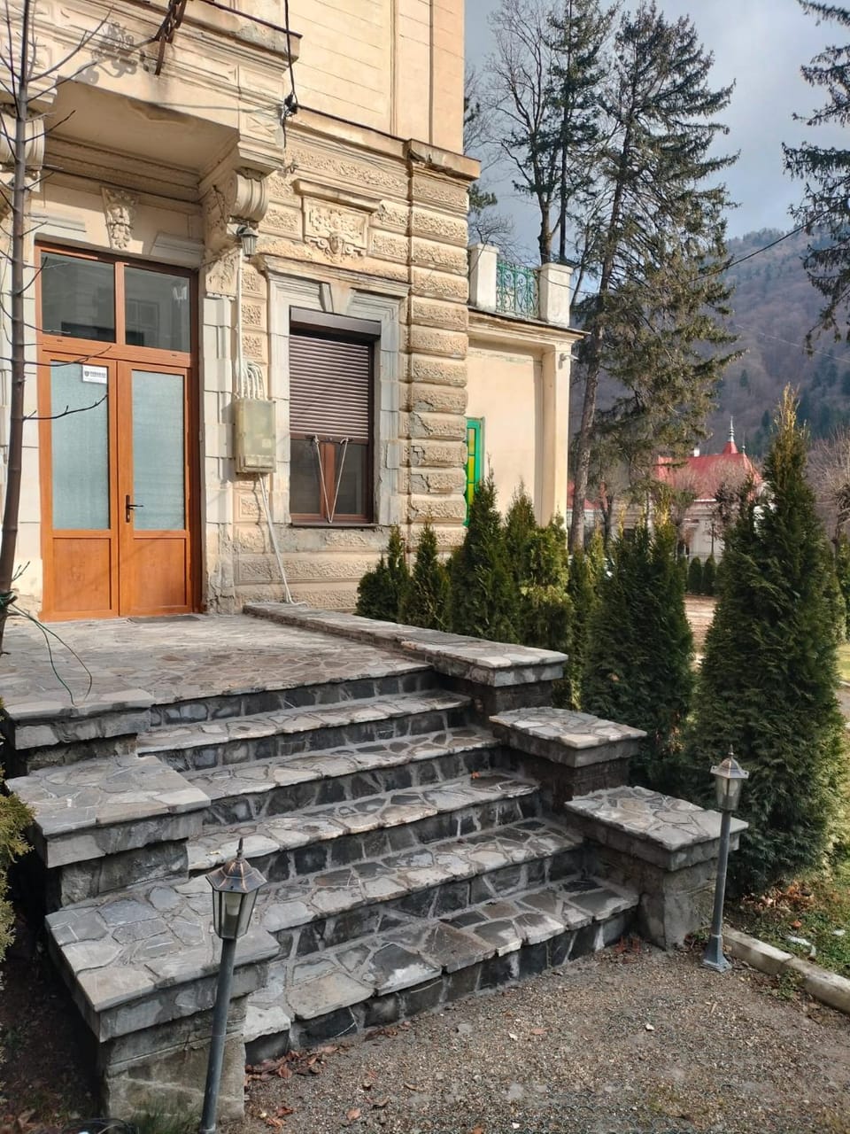 Facade/entrance