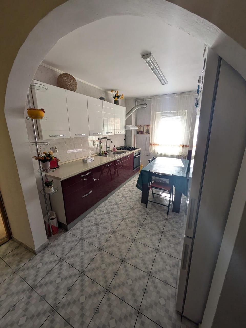 Kitchen or kitchenette, Dining area, stove