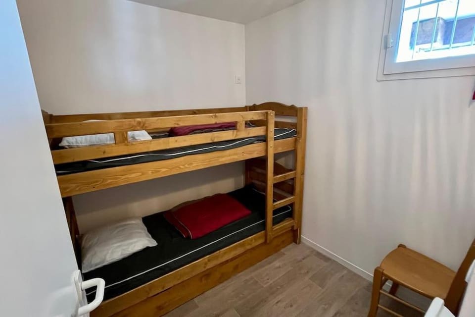 Bed, Bedroom, bunk bed