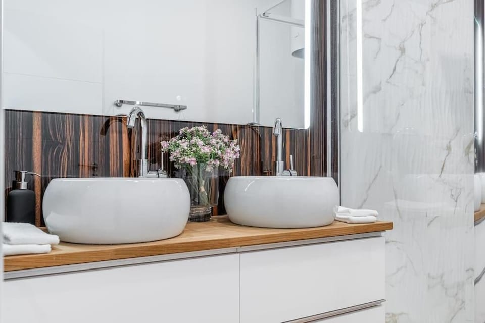Charming 2BR w Terrace & Garden Apartment in Porto