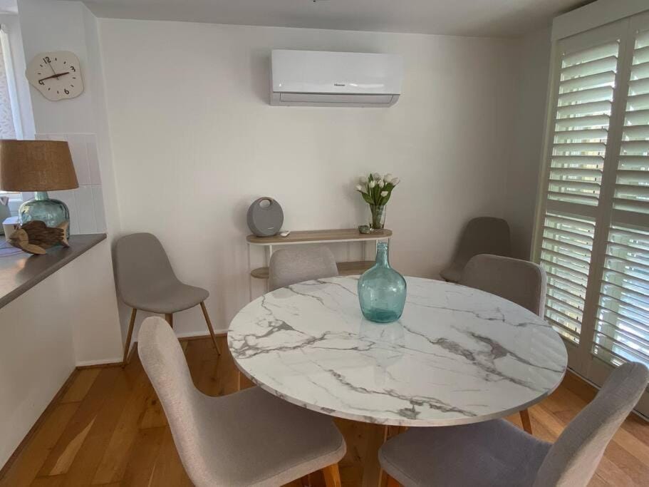 Dining area, air conditioner