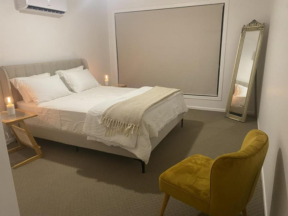 Bed, Bedroom, air conditioner