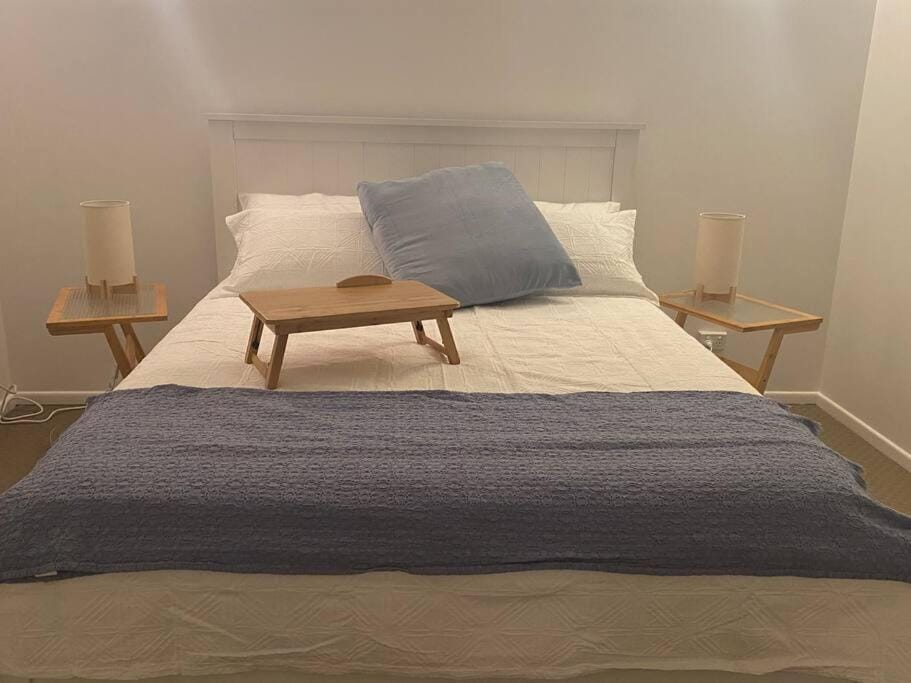 Bed, Bedroom, air conditioner