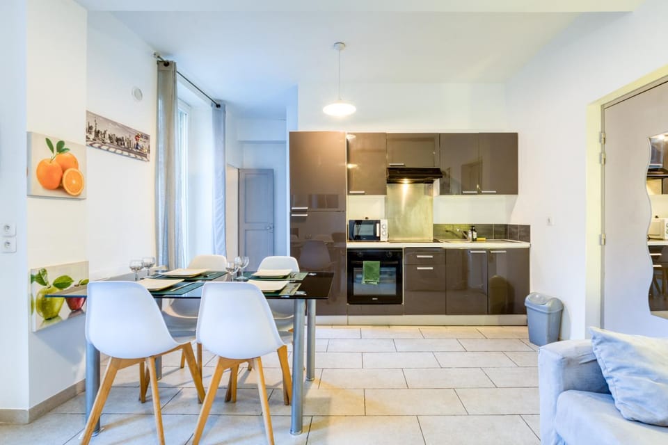 Property building, Kitchen or kitchenette, Living room