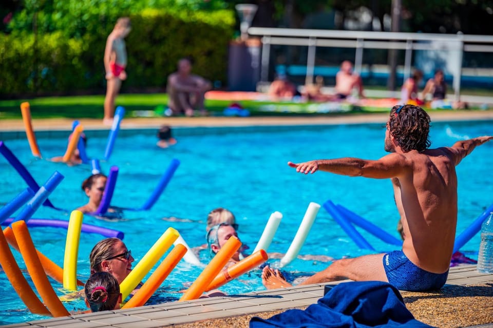 Swimming pool, sunbed