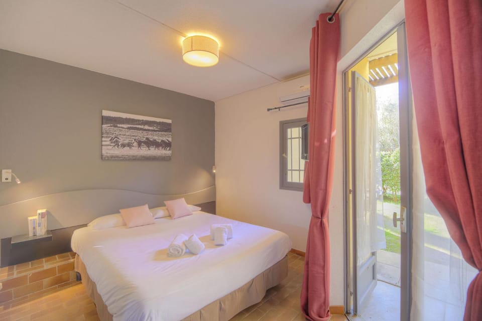 Bedroom, air conditioner