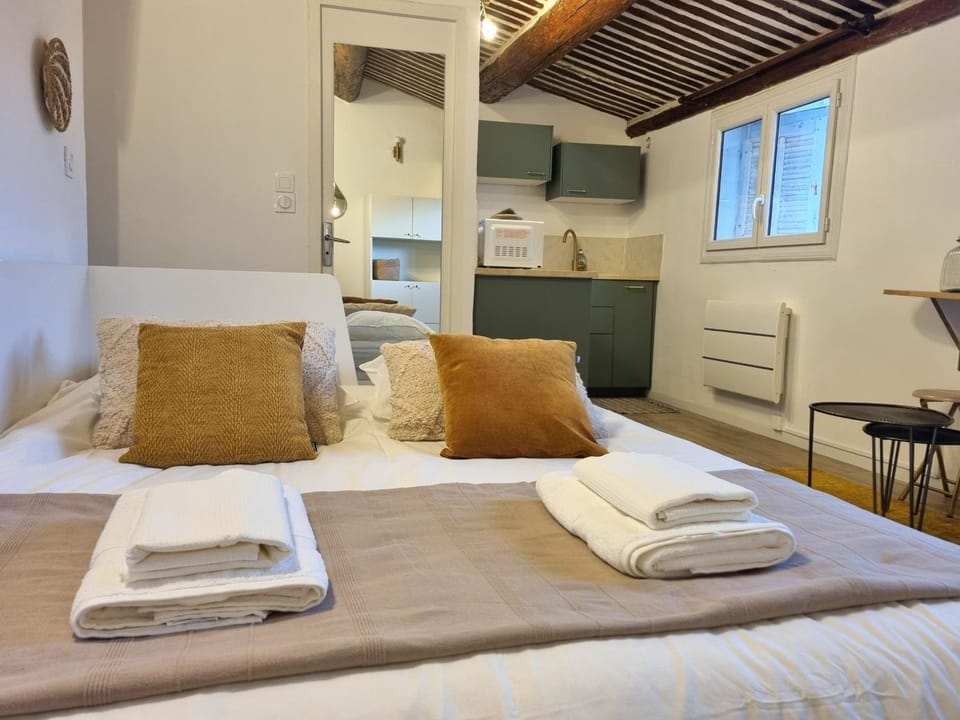 Bed, Bedroom