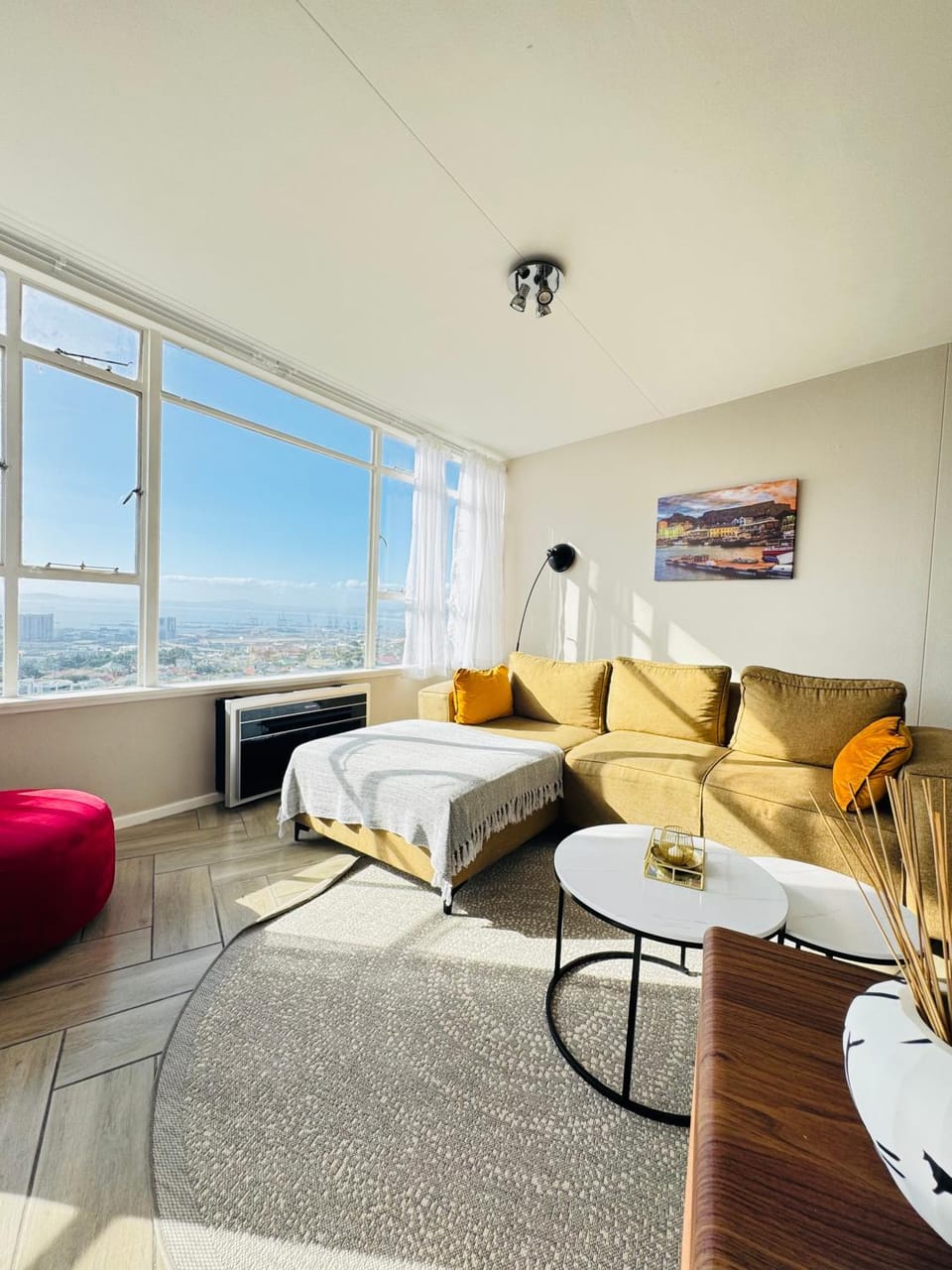 Living room, Seating area, City view, Landmark view, Mountain view, Pool view, Sea view