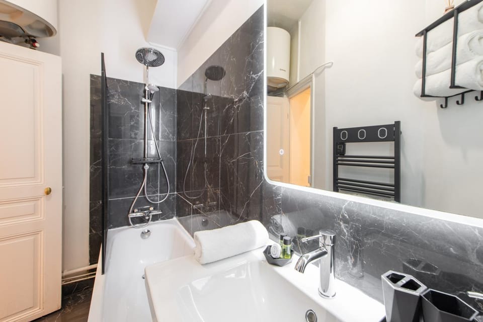 Cozy & Central Fully Equipped Studio 5 min walk to metro, Montparnasse neighbourhood Apartment in Paris