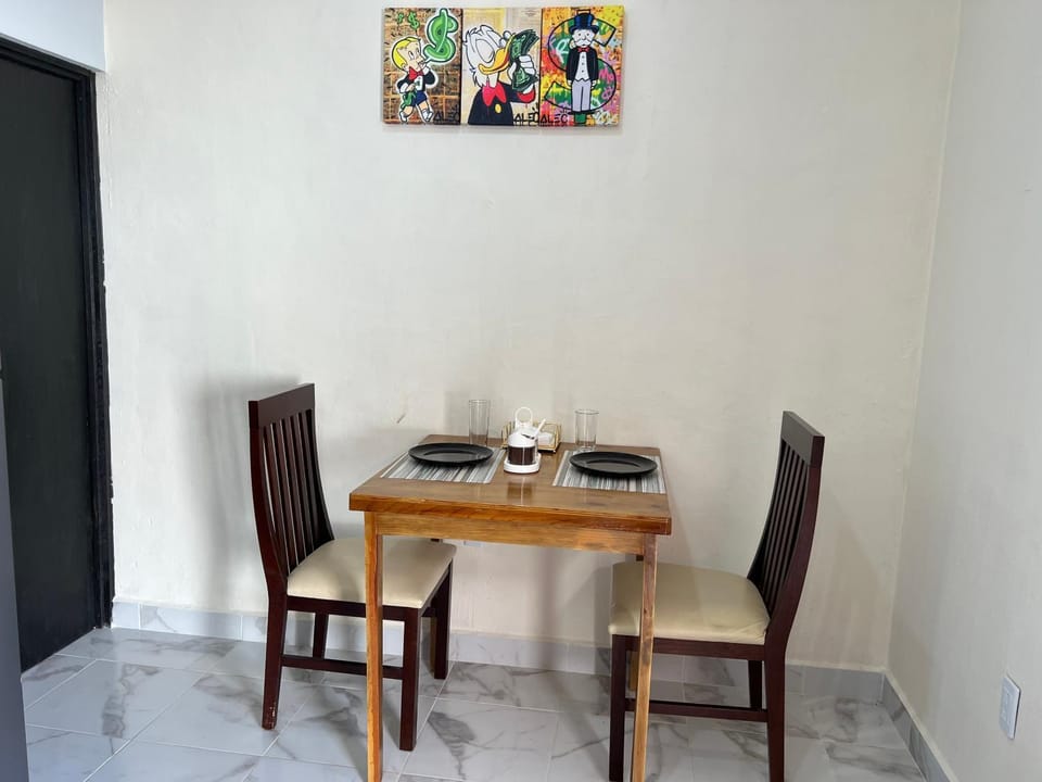 Seating area, Dining area
