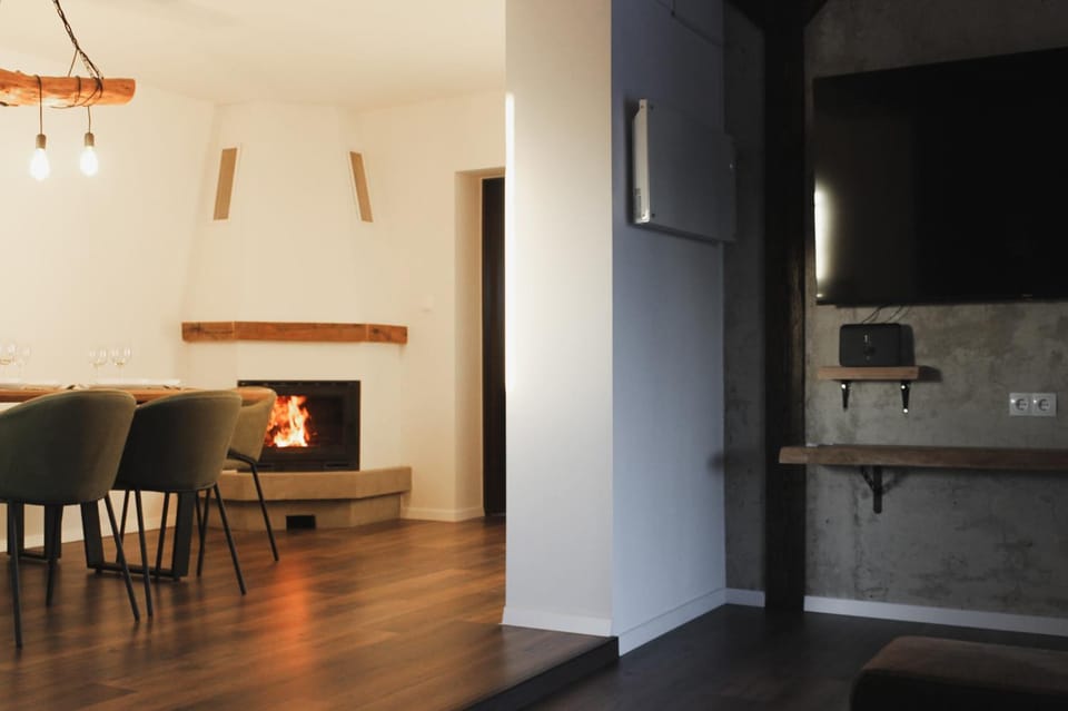 TV and multimedia, Living room, Dining area, fireplace, fireplace