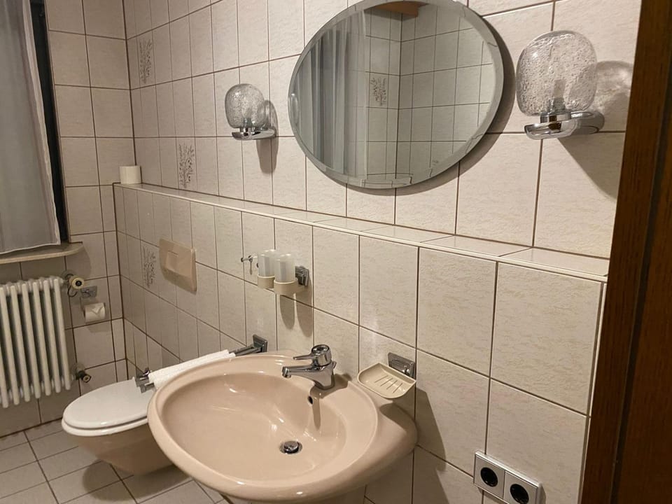 Restaurant Pizzeria & Fremdenzimmer Laquila zum Adler Inn in Baden-Württemberg