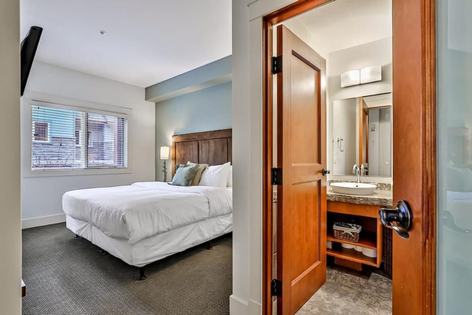 Woodland Retreat 2 Bedroom Apartment in Canmore