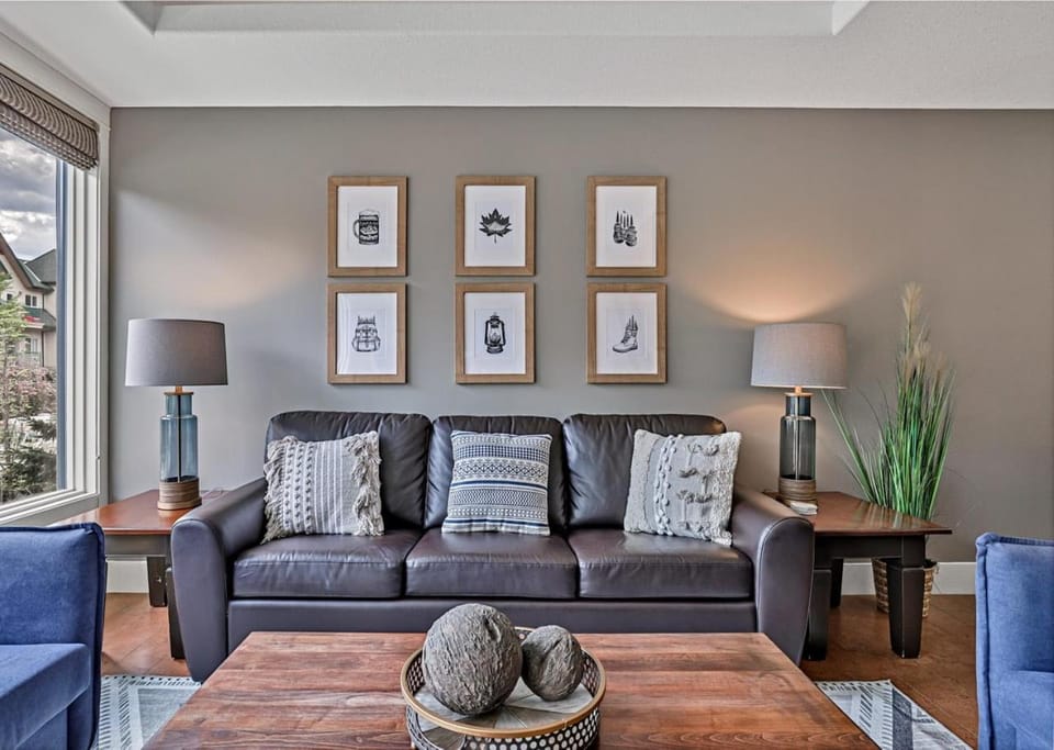 Classic Hideaway Elegant 2BD 2BTH Apartment in Canmore