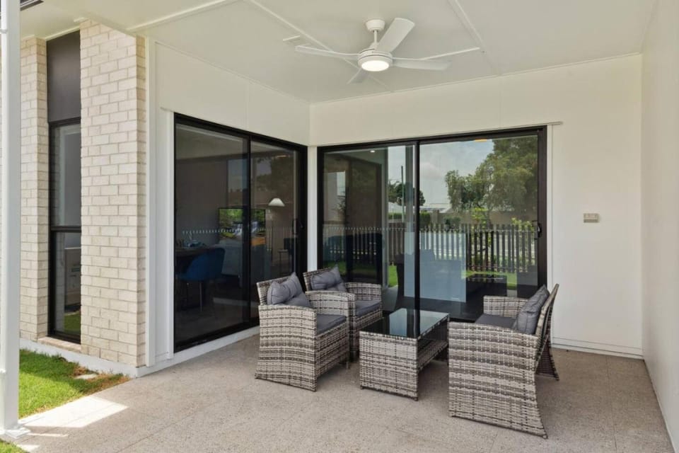 Brand New Modern 4BR House with Parking Yard Mall and Park House in Capalaba