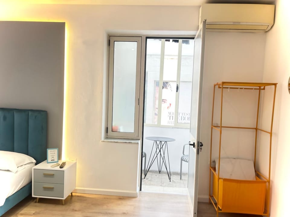 Balcony/Terrace, Photo of the whole room, Seating area, Bedroom, air conditioner