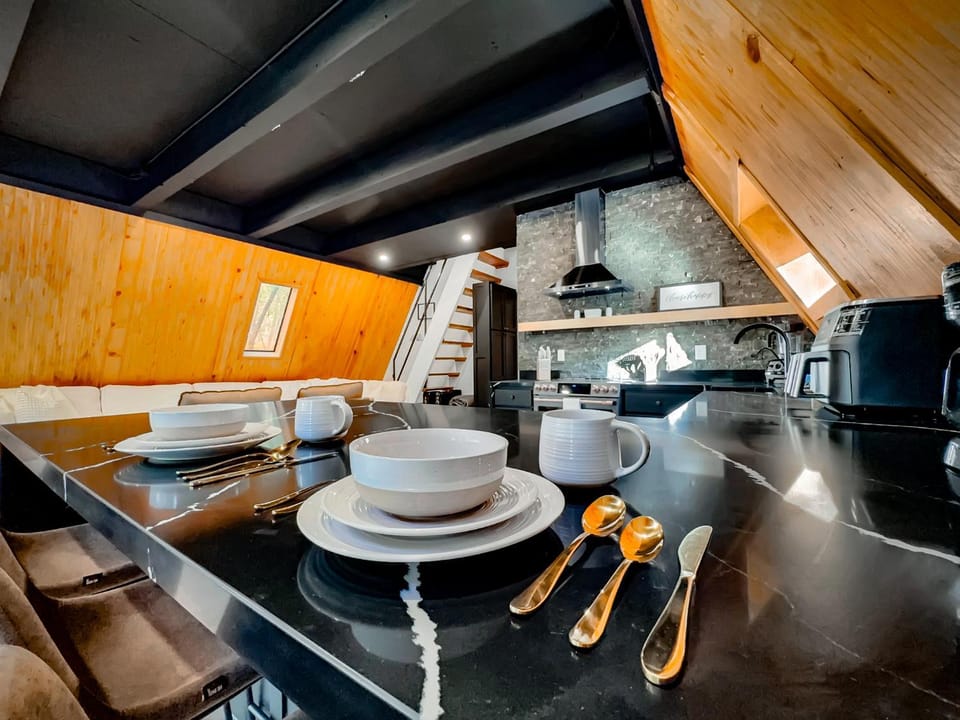 Dining area, kitchen