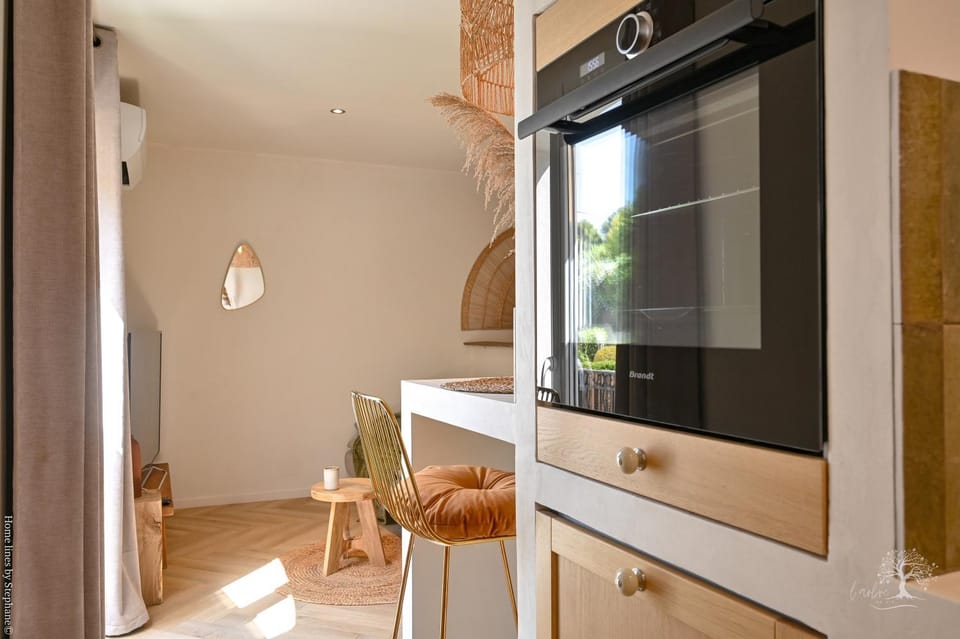 minibar, oven, stove