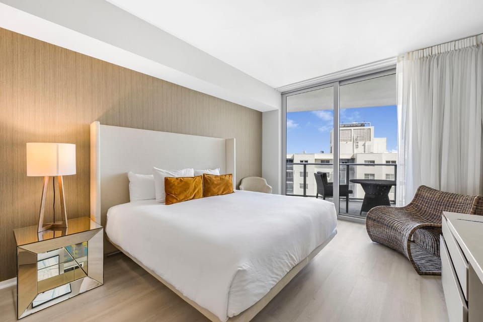 Bed, Photo of the whole room, Seating area, Bedroom, City view