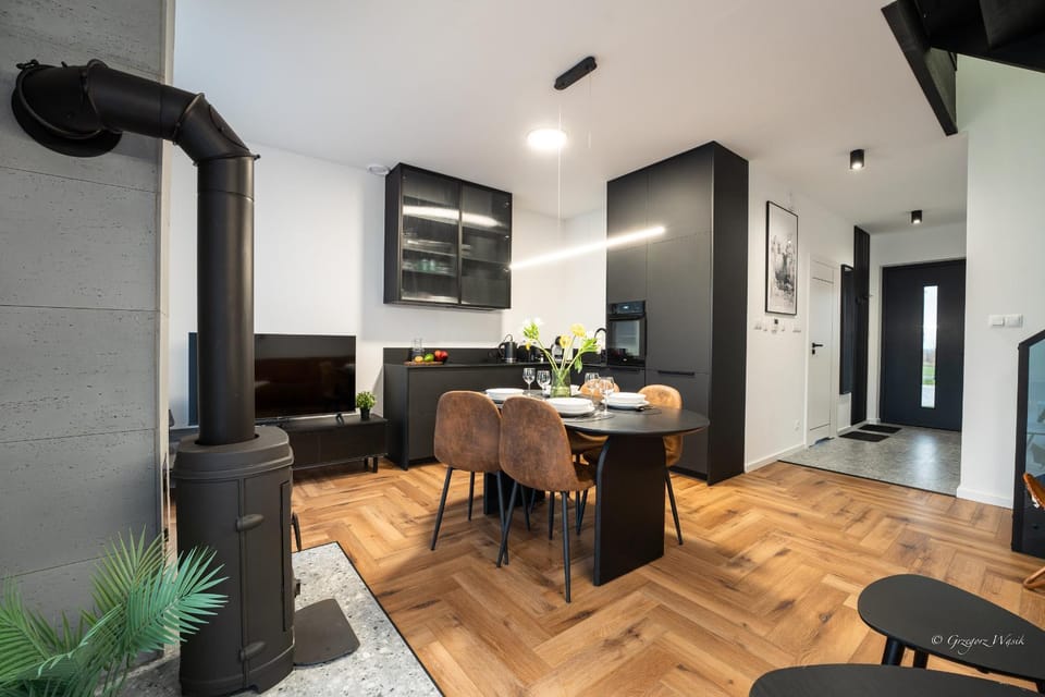 Kitchen or kitchenette, Living room, Seating area, Dining area