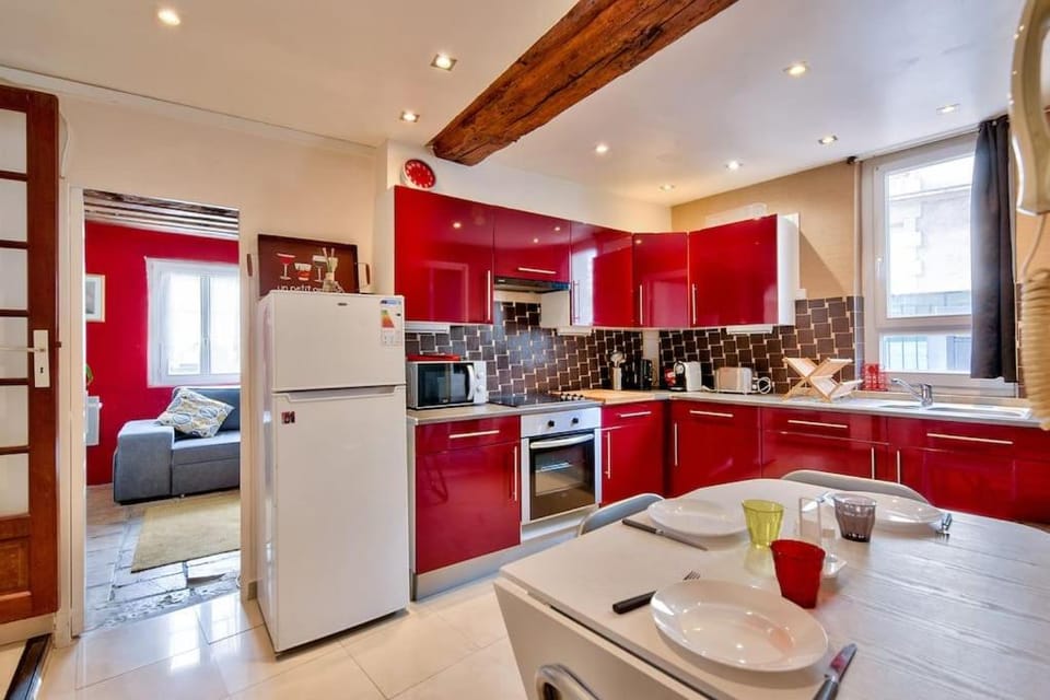 Kitchen or kitchenette, oven, pet friendly, toaster