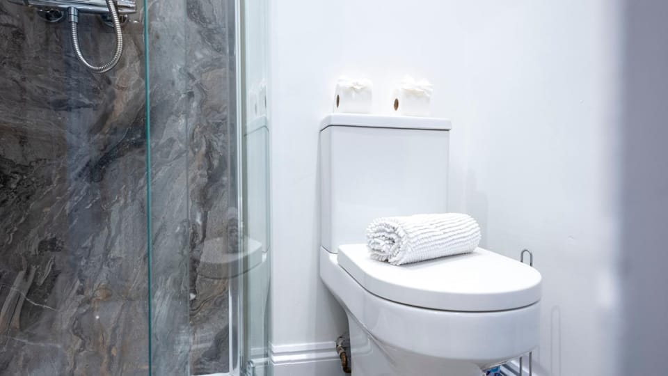 Cosy 2-Bedroom Townhouse - FREE Parking House in Stratford-upon-Avon