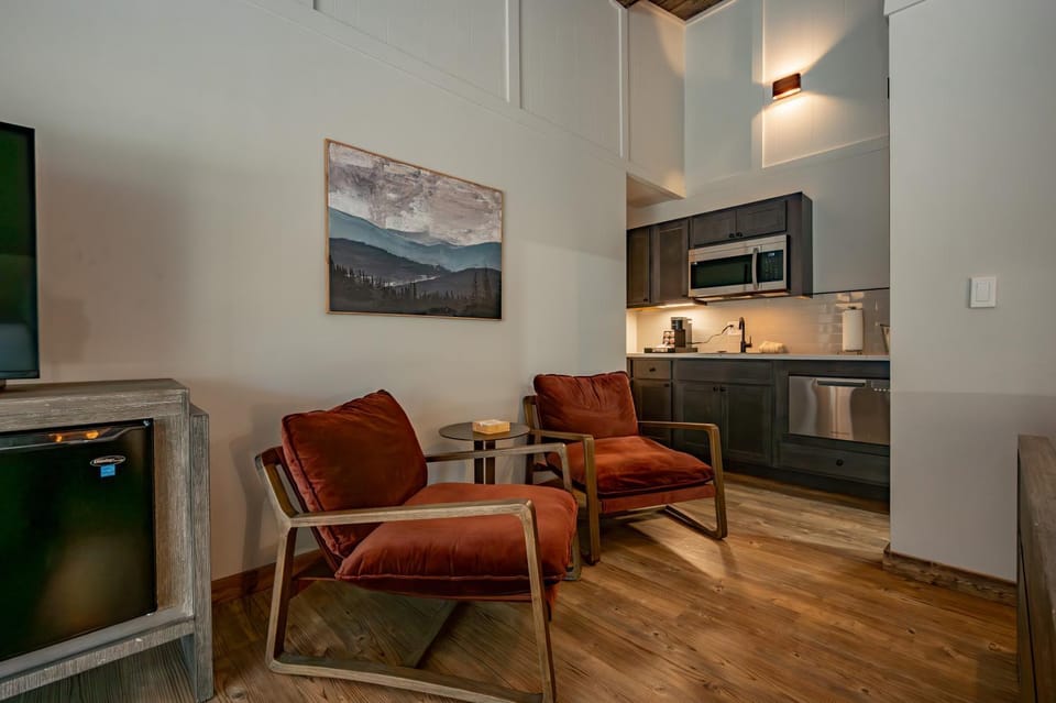 Cove Creek Lodge 215 Standard Double Queen Room House in Deep Creek Lake