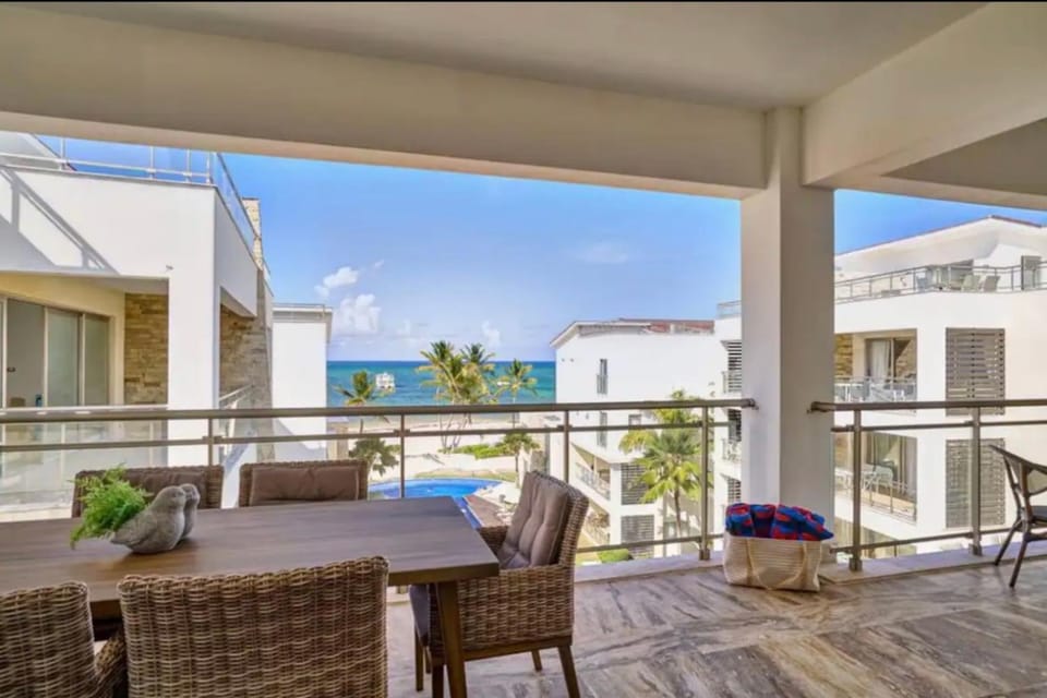 View (from property/room), Balcony/Terrace, Dining area