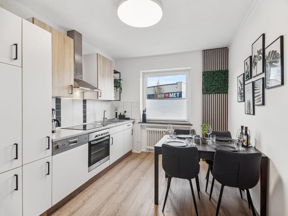 Coffee/tea facilities, Kitchen or kitchenette, Dining area, dishwasher, oven, stove, kitchen, kitchen