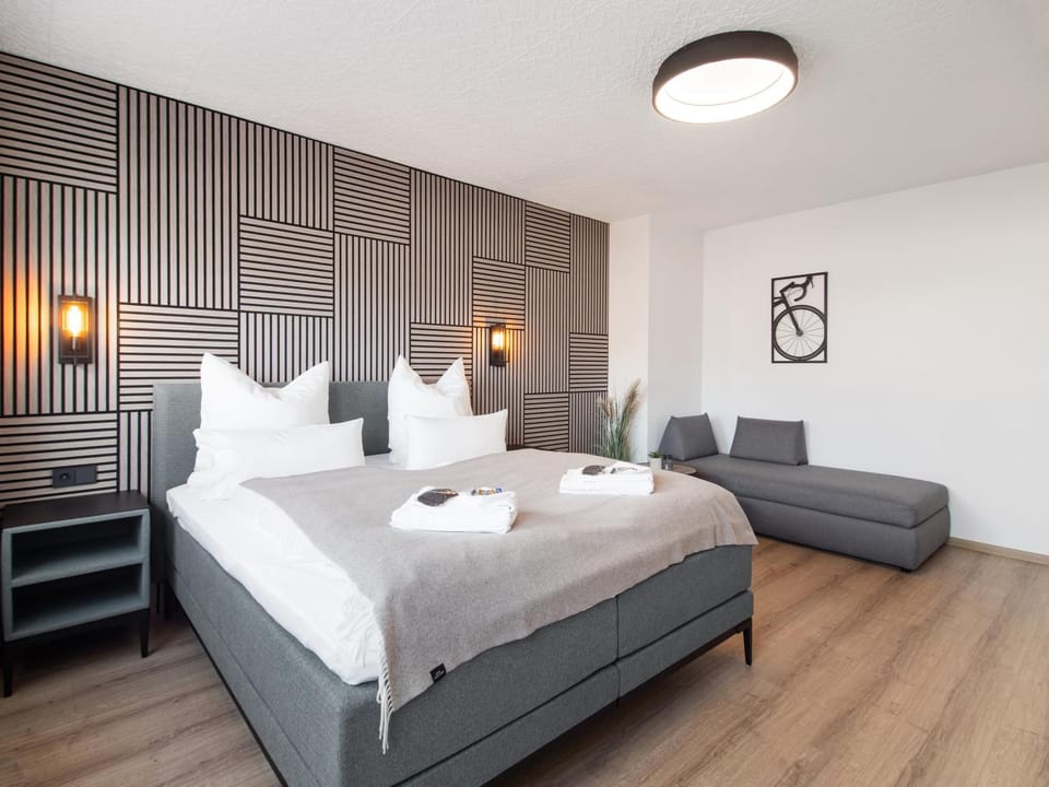 Bed, Photo of the whole room, Seating area, Bedroom, soundproof
