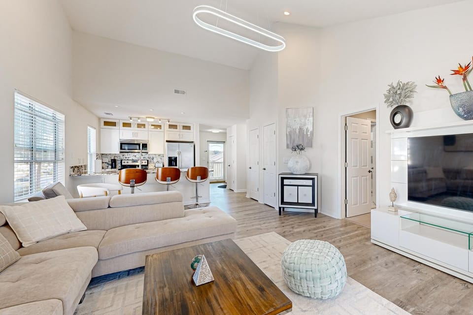 Golf Course Views & Pool: Myrtle Beach Retreat House in Carolina Forest
