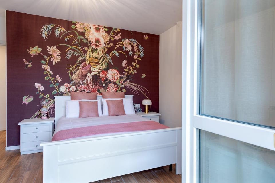 Lora luxury Suite 5, free private parking, self check in, air conditioner Apartment in Como