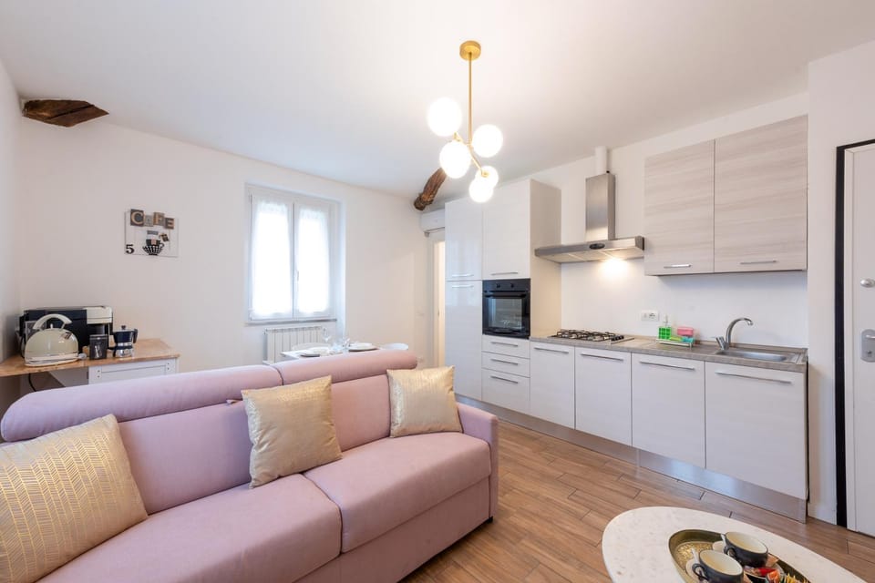 residence Como, luxury Suite 5,free private parking Apartment in Como